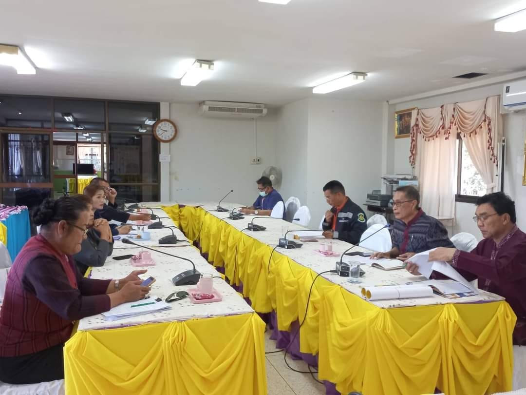 ภาพการร่วมปรึกษาหารือเพื่อวางแผนเตรียมจัดงานบุญเบิกฟ้าเดือนสาม ระหว่างวันที่ 22-24 กุมภาพันธ์ 2567 ที่ลานหน้าที่ว่าการอำเภ