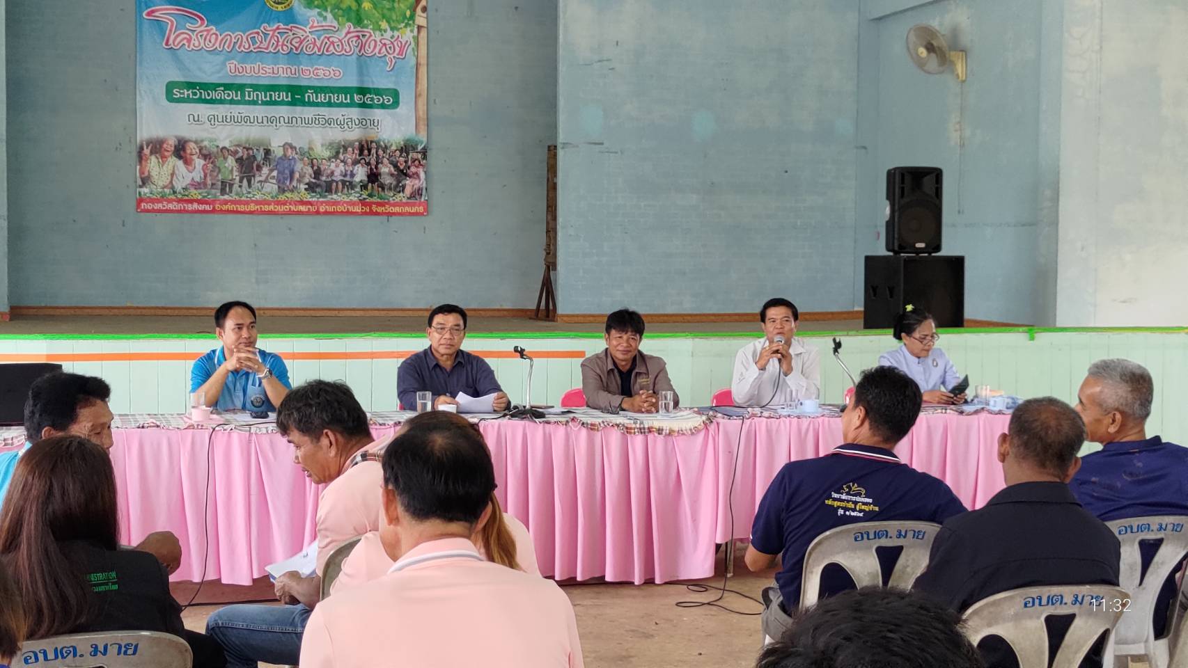 นายสมเด็จ ขาวนาเข นายกองค์การบริหารส่วนตำบลตัวอย่าง พร้อมคณะ  เข้าร่วมประชุมประชาคมข้อบัญญัติการสาธารณสุข เรื่องการควบคุมการเลี้ยงหรือปล่อยสัตว์  และเรื่องการติดตั้งบ่ดักไขมันบำบัดน้ำเสียในอาคาร